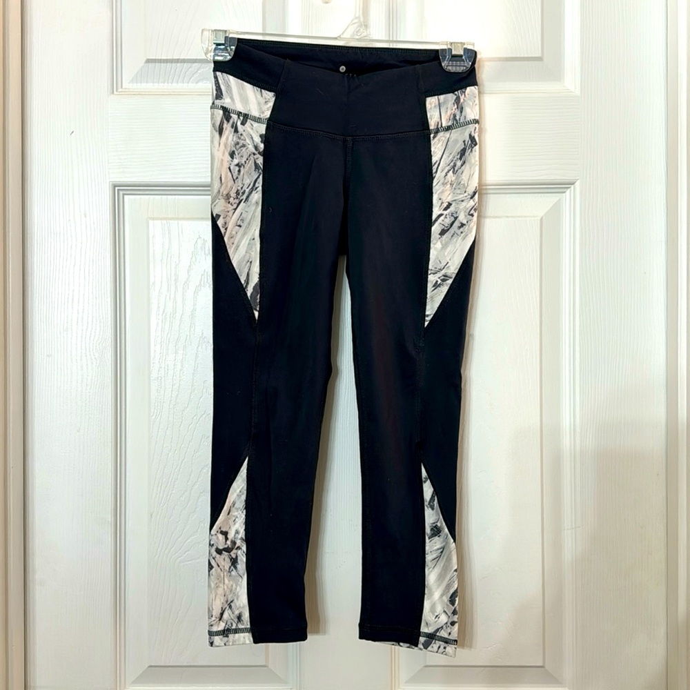 Women’s Athleta cropped workout leggings xxs